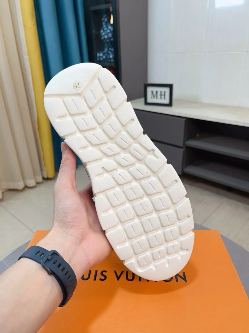 Men's shoes 💰440🌹🌹GUCCI [Gucci] New high-top men's shoes, a high-end brand, the latest fashionable casual men's shoes, trendy and versatile, relaxed and sporty style, uppers imported from Italy, first-layer cowhide, genuine leather lining, and ultra-fine workmanship. Original personalized fashionable rubber wear-resistant outsole, light and comfortable on the foot, size 38-44